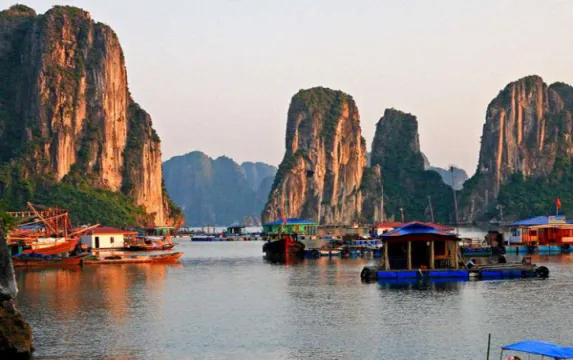 HANOI – HALONG BAY HIGHLIGHTS TOUR PACKAGE Image